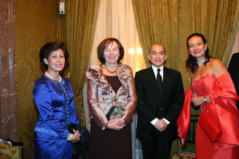 Renata Sabongui, N. Sihamoni, Livia Klausová. Foto: Soukr. archiv R.S.